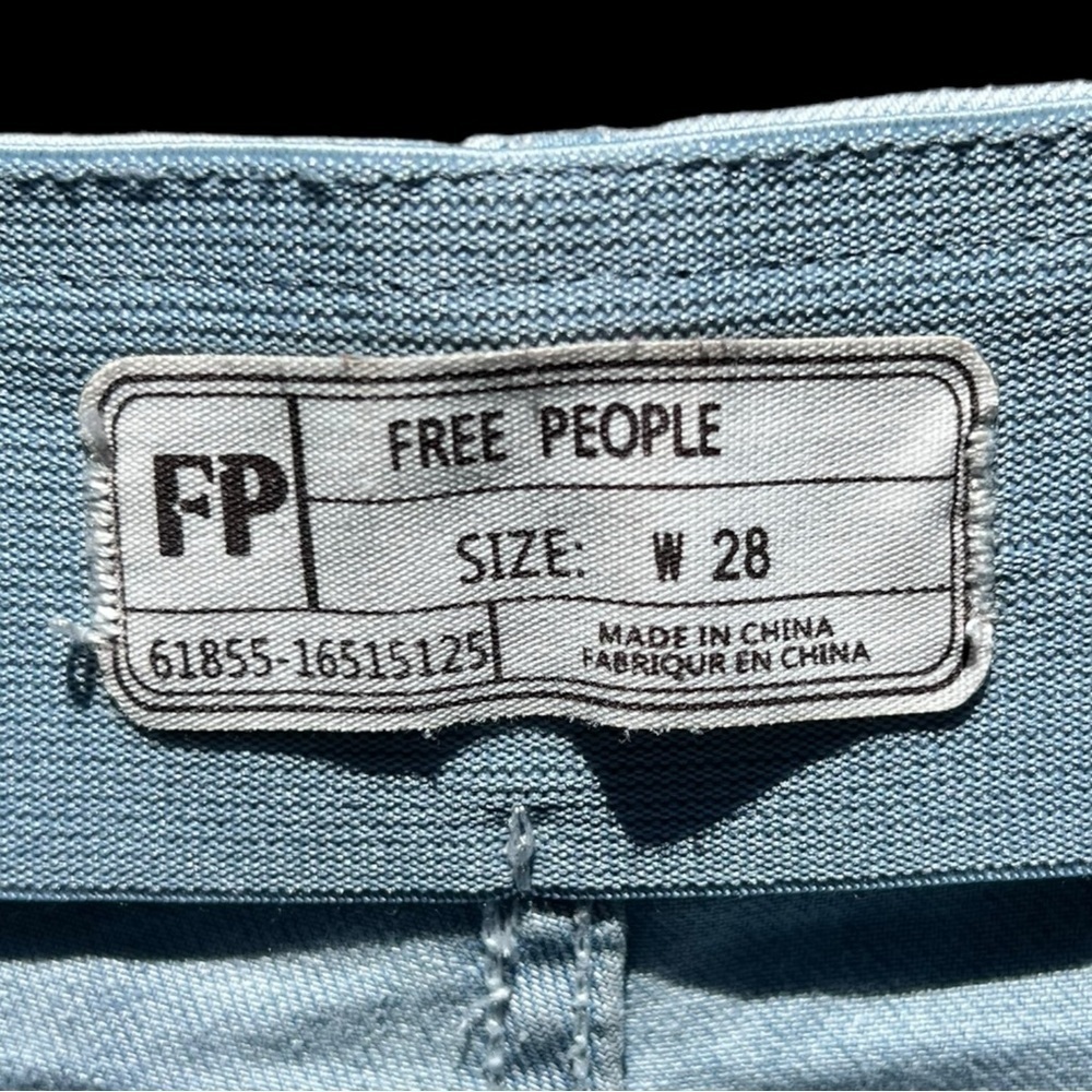 🌻Free People Light Wash Stretch Flare Raw Hem Jeans Size 28 - Picture 9 of 11